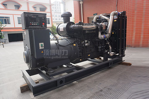 工業(yè)發(fā)電機(jī)組與家用選柴油發(fā)電機(jī)組還是天然氣、汽油