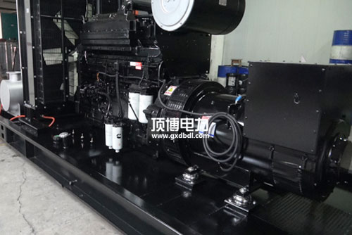 祝賀頂博電力與老客戶柳州市碩特機(jī)電商行再度攜手250KW上海嘉柴發(fā)電機(jī)組！